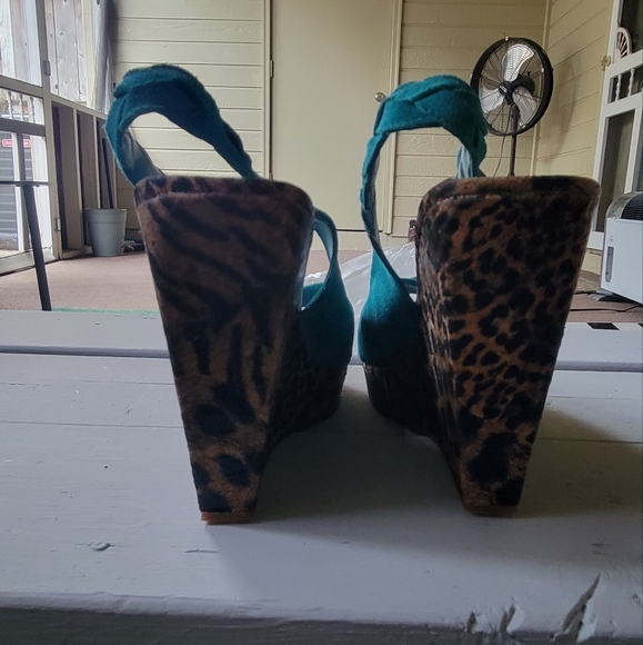 Wedge Heel - Picture 4 of 6